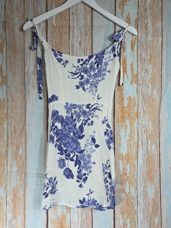 Reformation Dresses & Skirts - Reformation Annabell mini dress featuring a blue and Cream floral print. Size 0